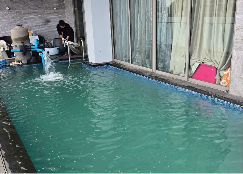 แก้ปัญหาสระว่ายน้ำเขียว