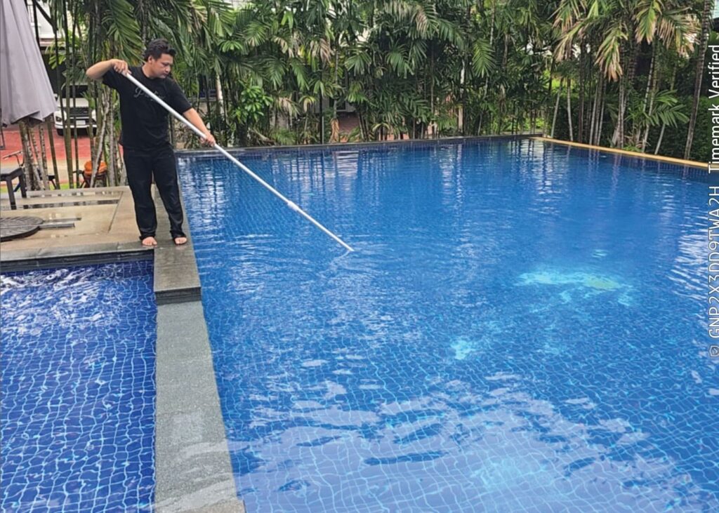งานดูแลสระว่ายน้ำ